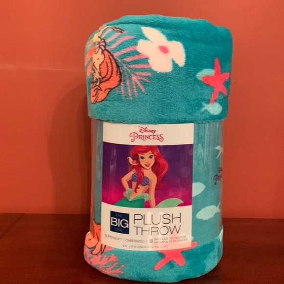 Disney’s little mermaid Ariel blanket - Picture 2 of 5
